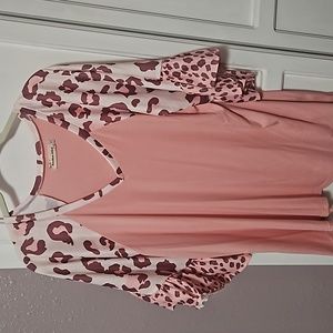Southern Stitch top pink size large